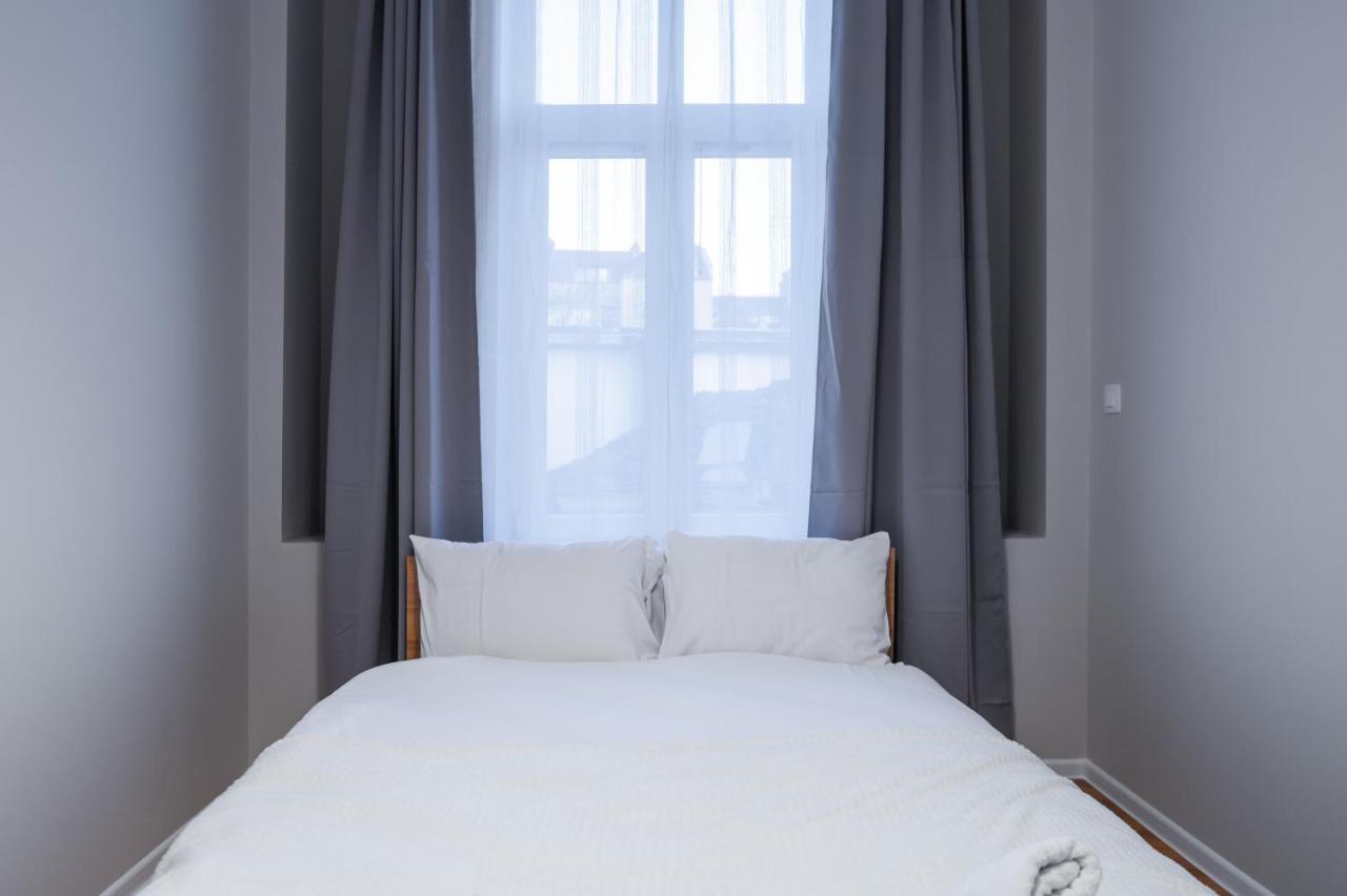 New Black & White - 2Bdr Apartment With Balcony Sofia Exterior foto